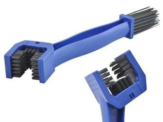 Bicycle chain cleaning brush