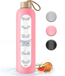 Skleněná láhev na vodu o objemu 750 ml se silikonovým pouzdrem