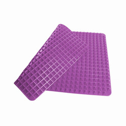 Silicone mat for baking meat